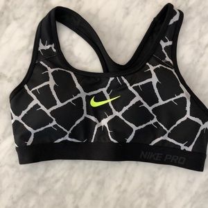 Nike pro sports bra